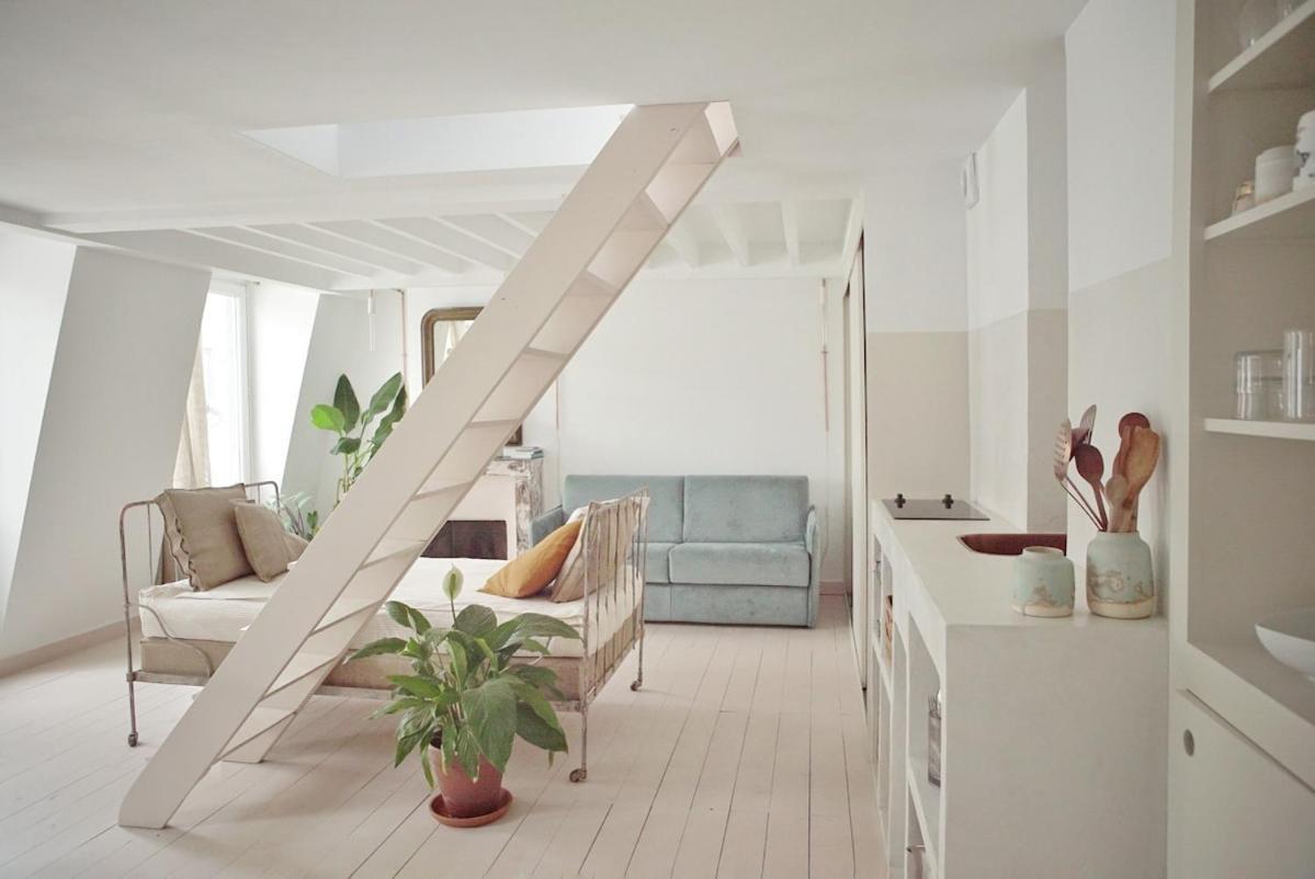 Light Filled Architects Nest Between Rooftops Appartamento